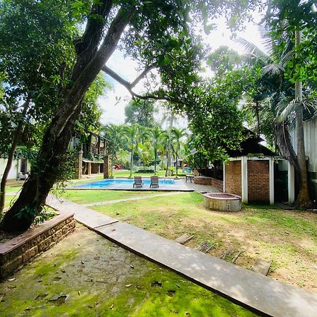 Hotel The Shade Brothers Katunayaka Esterno foto