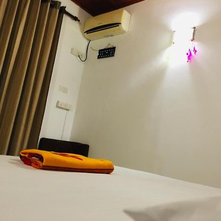Hotel The Shade Brothers Katunayaka Esterno foto
