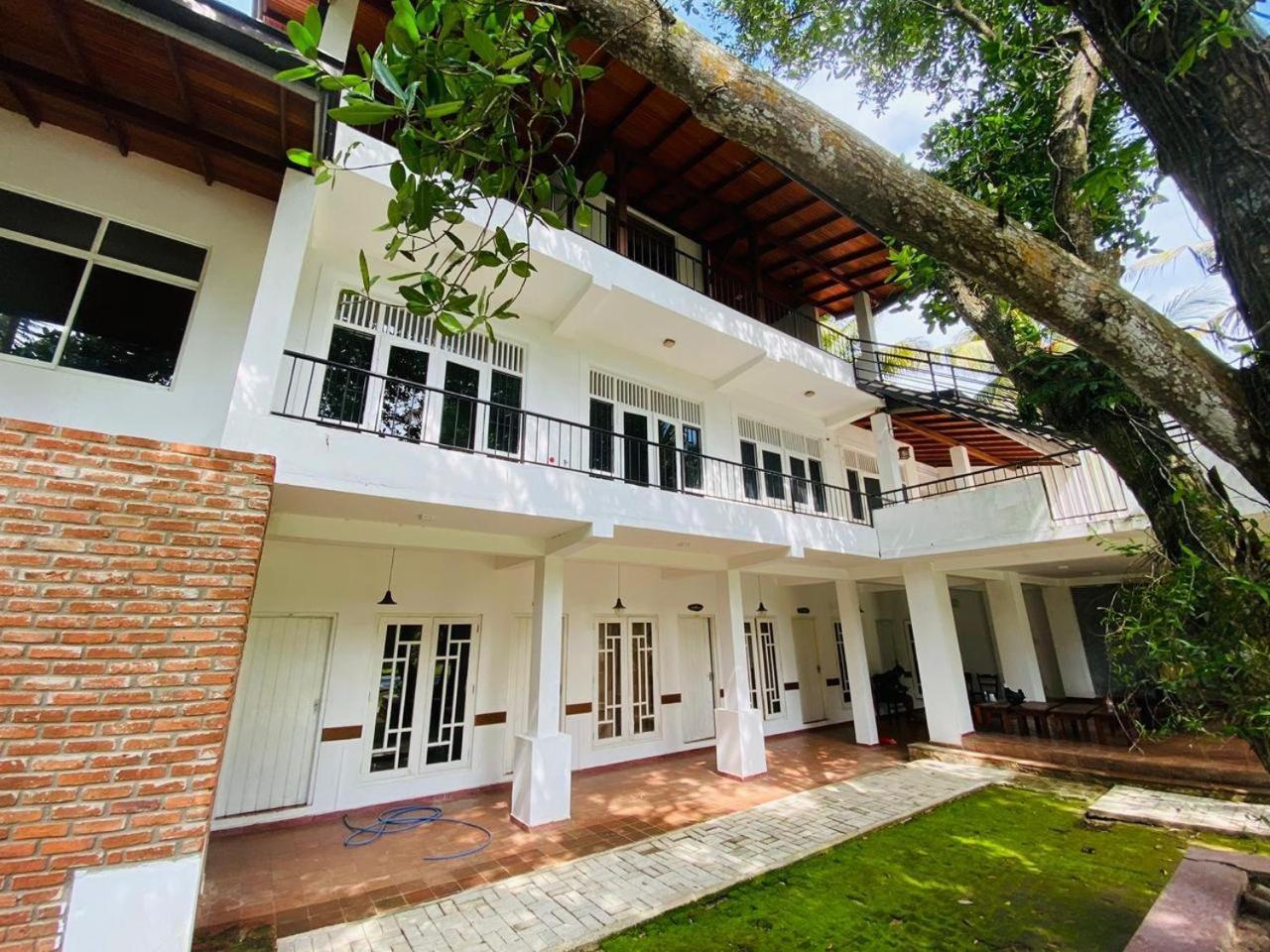 Hotel The Shade Brothers Katunayaka Esterno foto